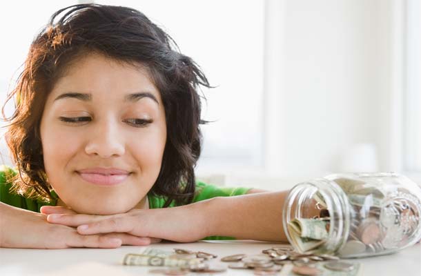 student-life-Millennials-struggle-save-money